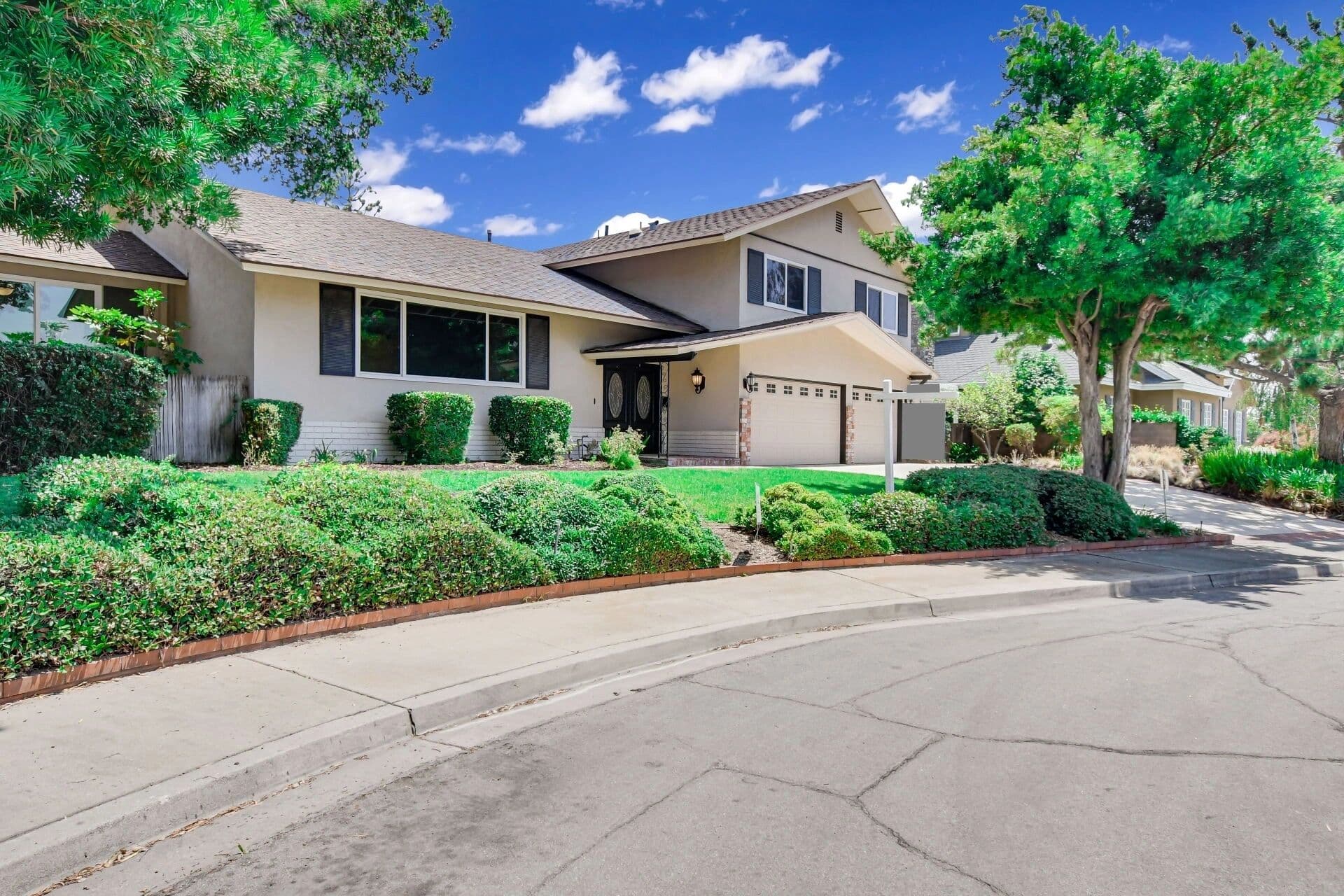 North Clarmeont dream home just listed!