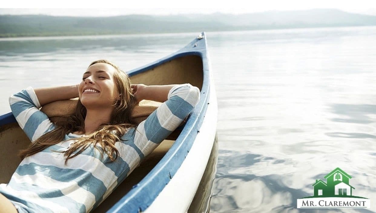 Love many, trust few, Always paddle your own canoe.