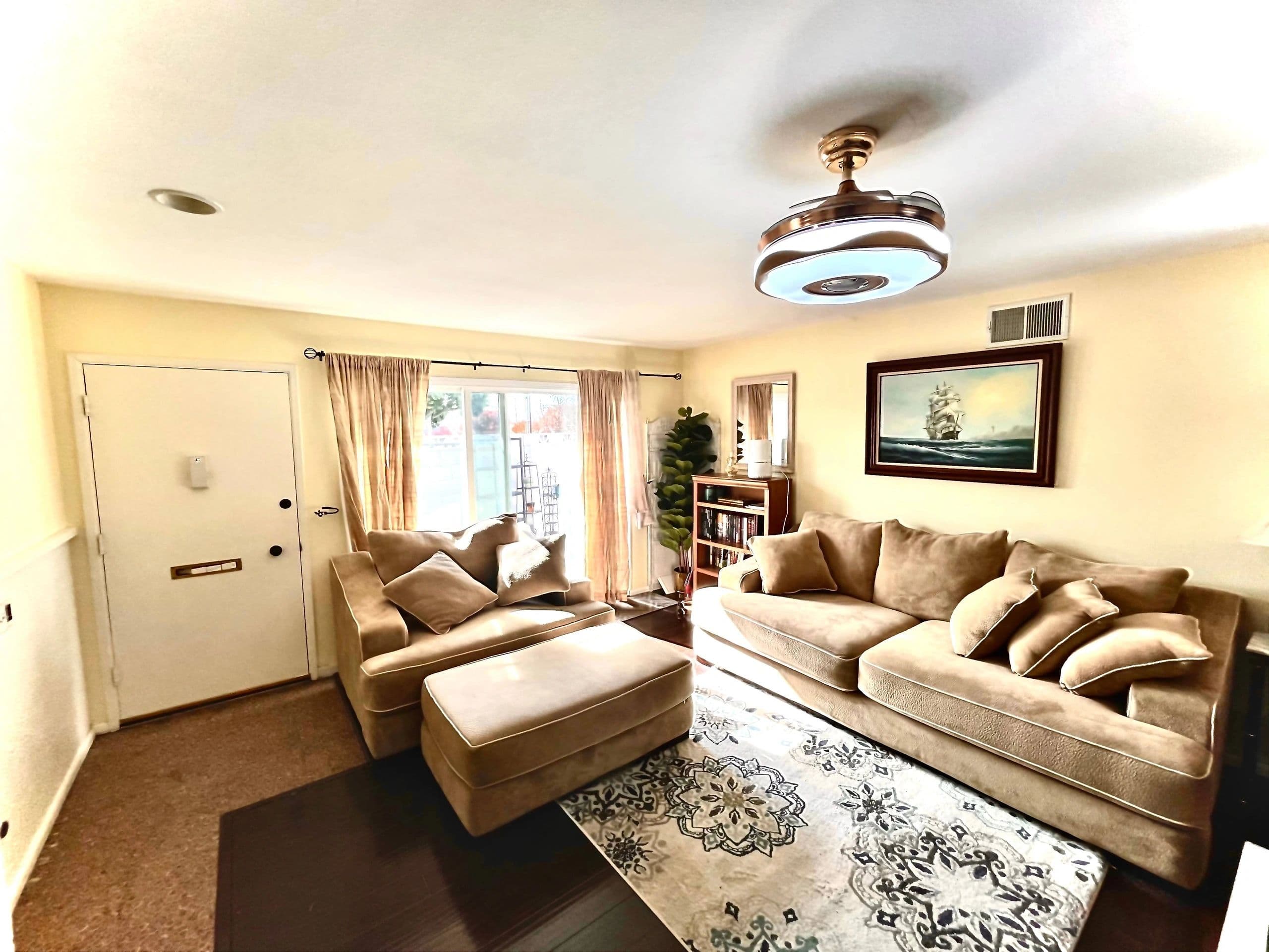 Claremont condo for sale! 659 South Indian hill Clarmeont ca 9171
