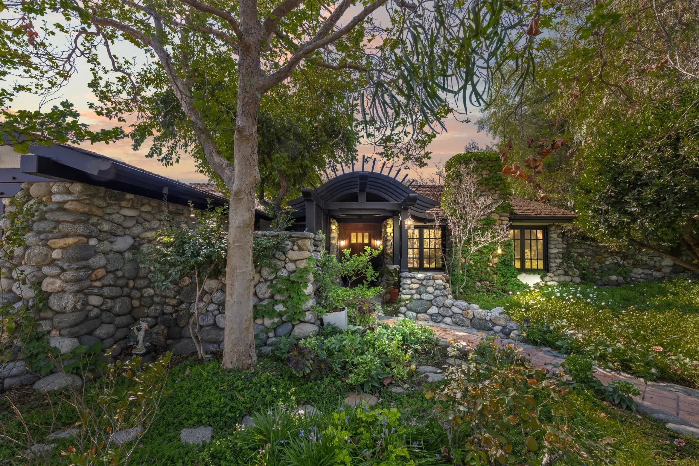 Bonnie Brae, North Claremont, CA 91711